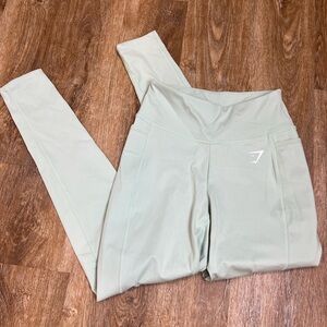 Gymshark Dreamy 2.0 Leggings in
Pistachio Ice Cream, size Small
